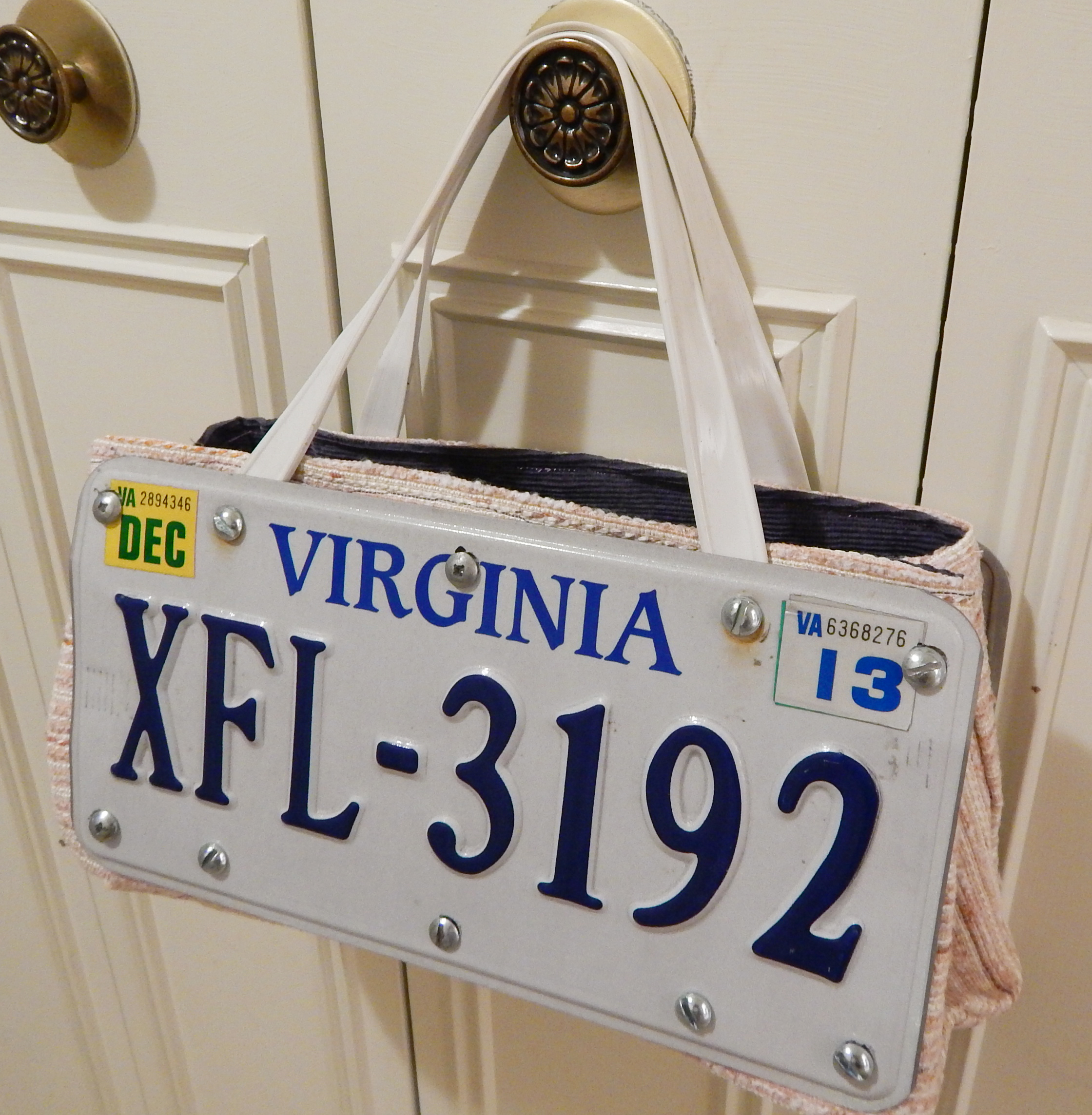 LoveToKnow: How to Make a License Plate Purse